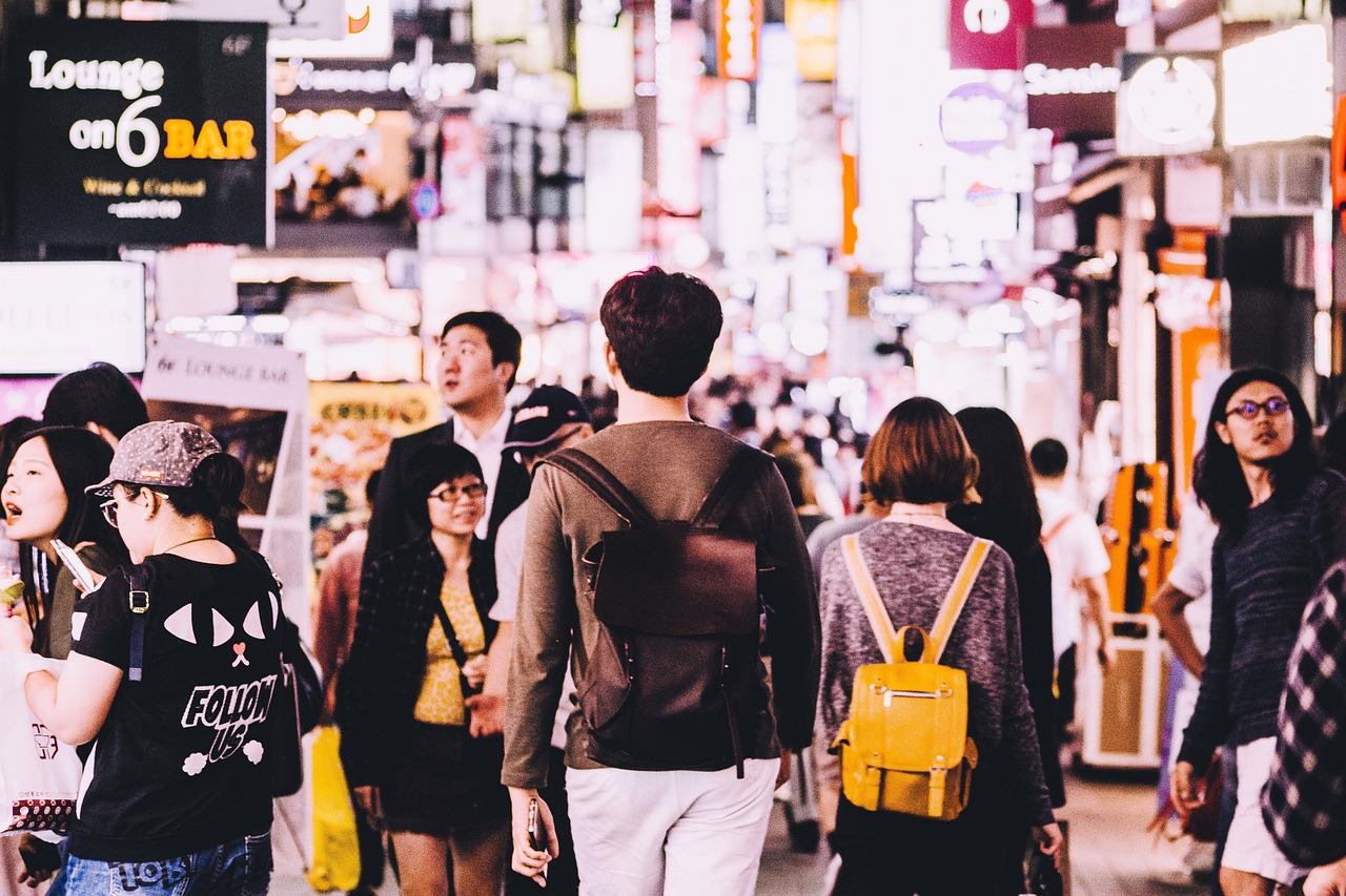 男生偶遇七胞胎逛商场，一次震撼的邂逅